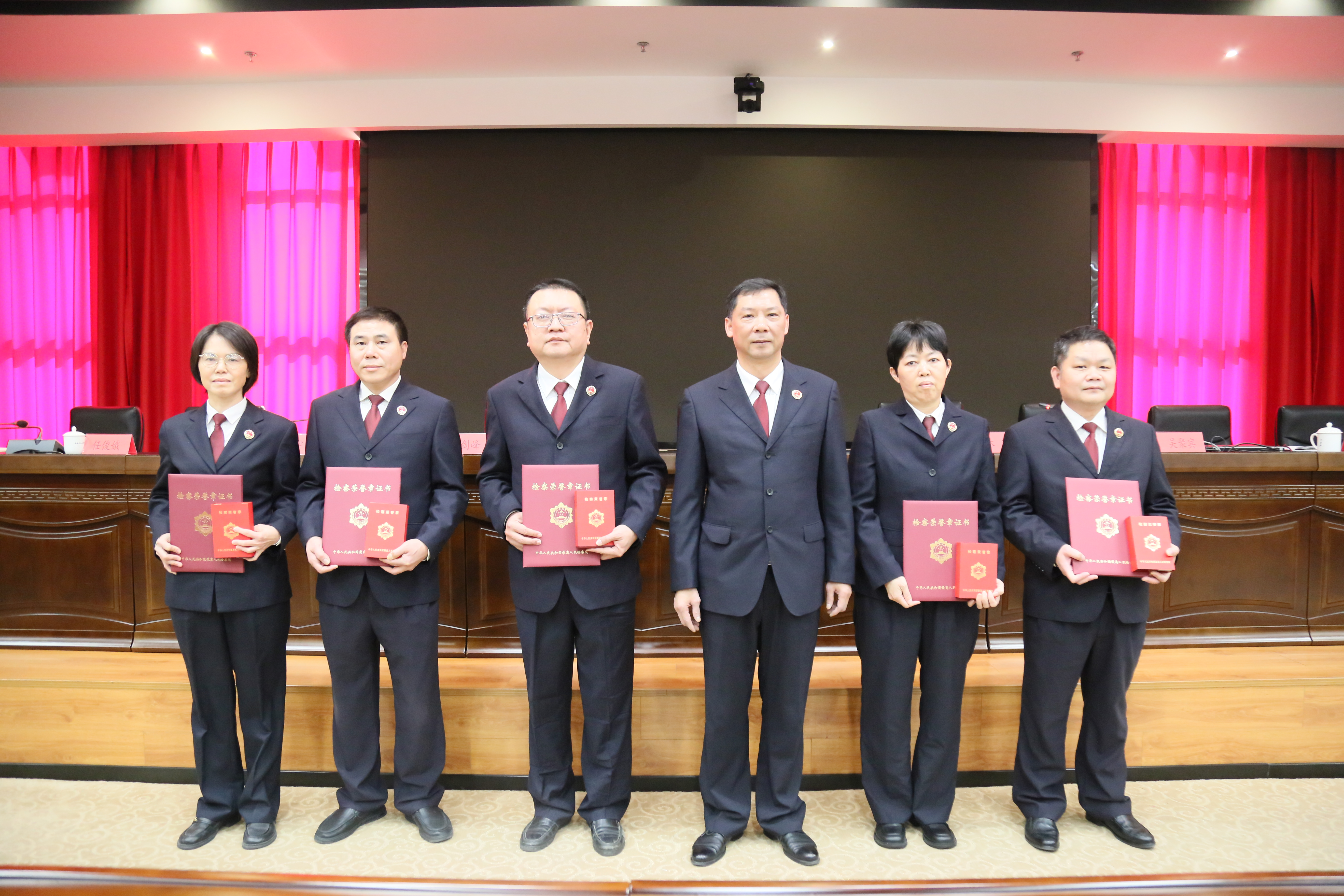 安溪县人民检察院举行从检三十年检察荣誉章颁发仪式